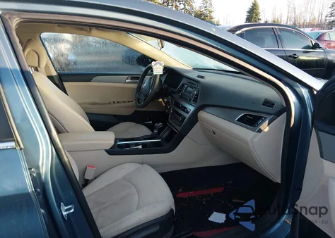 2017 Hyundai Sonata z USA, uszkodzony, nr VIN 5NPE24AF6HH573266